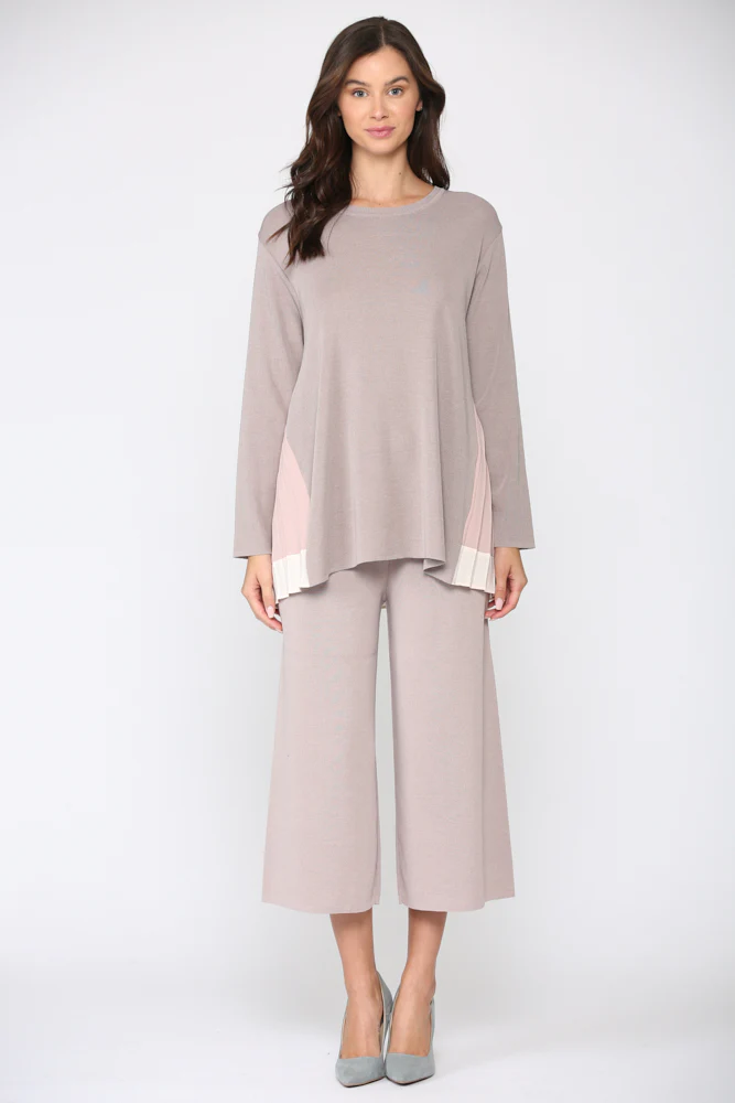 Summa Knitted Rib with Accordian Pleating Back - Image 10