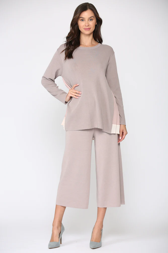 Summa Knitted Rib with Accordian Pleating Back - Image 3