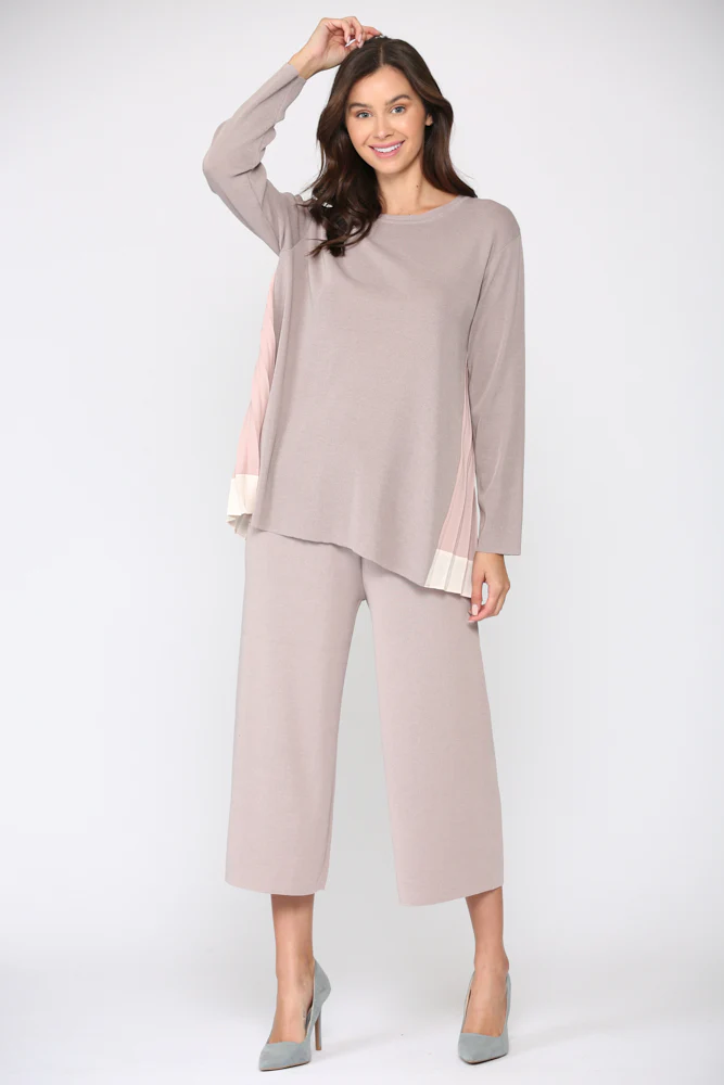 Summa Knitted Rib with Accordian Pleating Back - Image 4